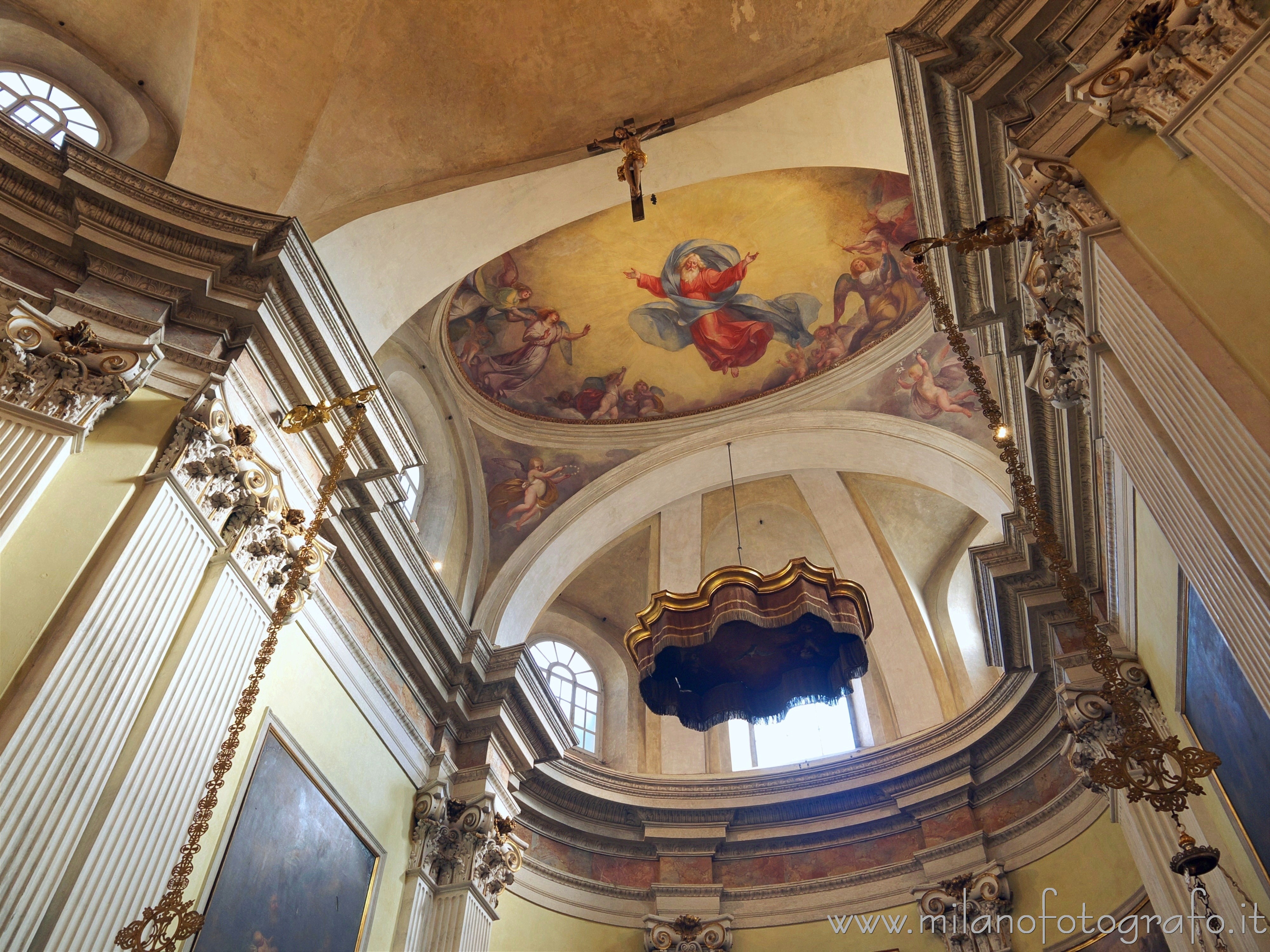 Milano - Soffitto dell'abside della chiesa di Santa Maria della Sanità